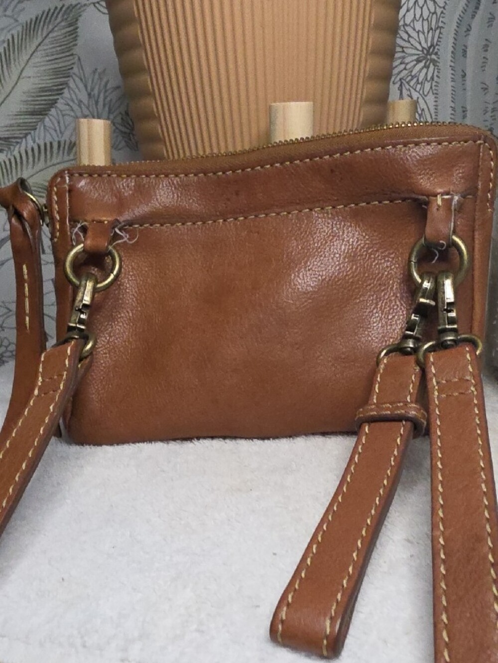 FRYE Chestnut Brown Leather Wristlet/Crossbody - Picture 4 of 7